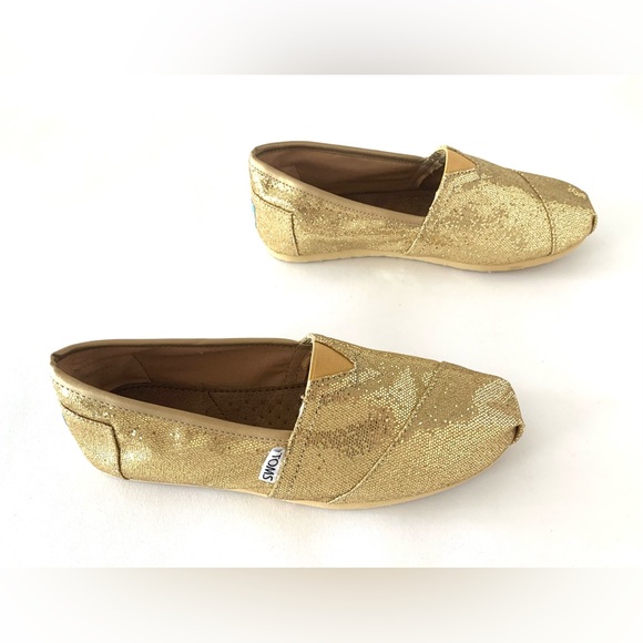Tom’s Alpargata slip on flat in size 8.5. Never worn, pristine condition. - Picture 3 of 10